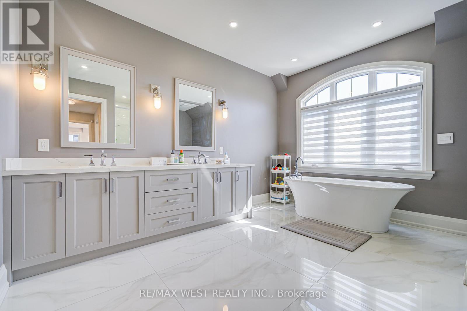 2194 Haygate Crescent, Mississauga, Ontario  L5K 1L5 - Photo 25 - W12147977