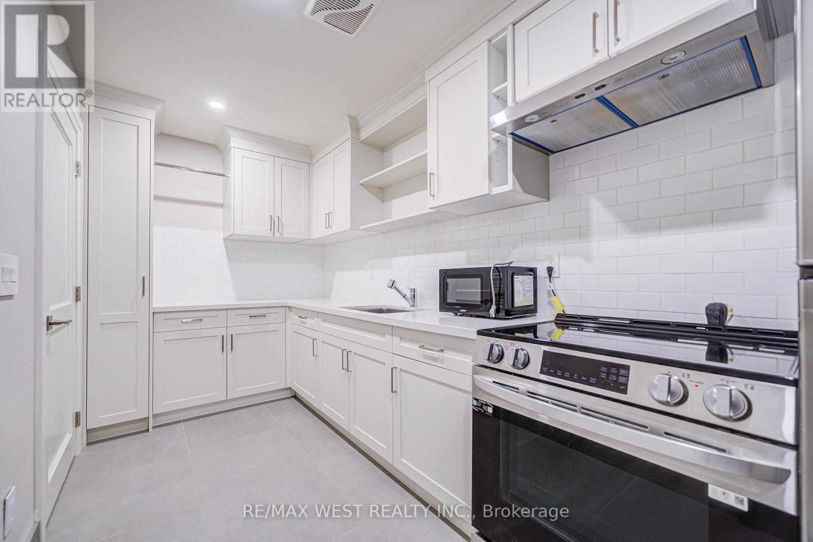 2194 Haygate Crescent, Mississauga, Ontario  L5K 1L5 - Photo 45 - W12147977