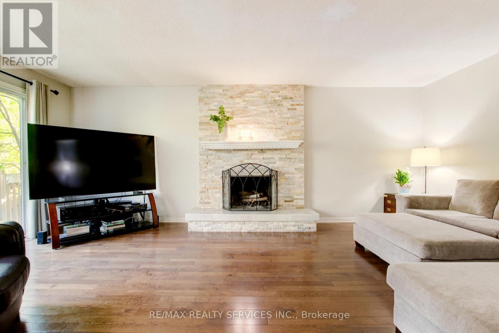 Property at 25 BROOKBANK COURT image 4