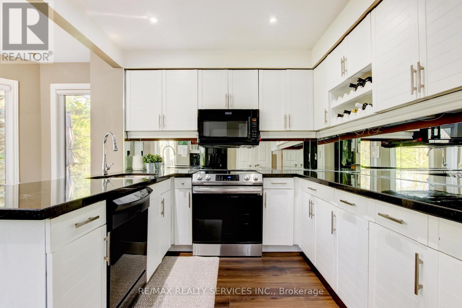 25 Brookbank Court, Brampton, Ontario  L6Z 3G4 - Photo 8 - W12148028