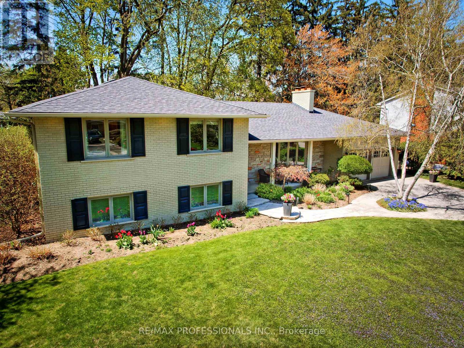 Property at 1554 WATESKA BOULEVARD image 2