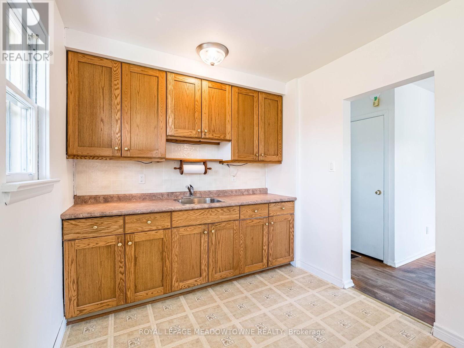 102 Prince Charles Drive, Halton Hills, Ontario  L7G 3V6 - Photo 18 - W12148052
