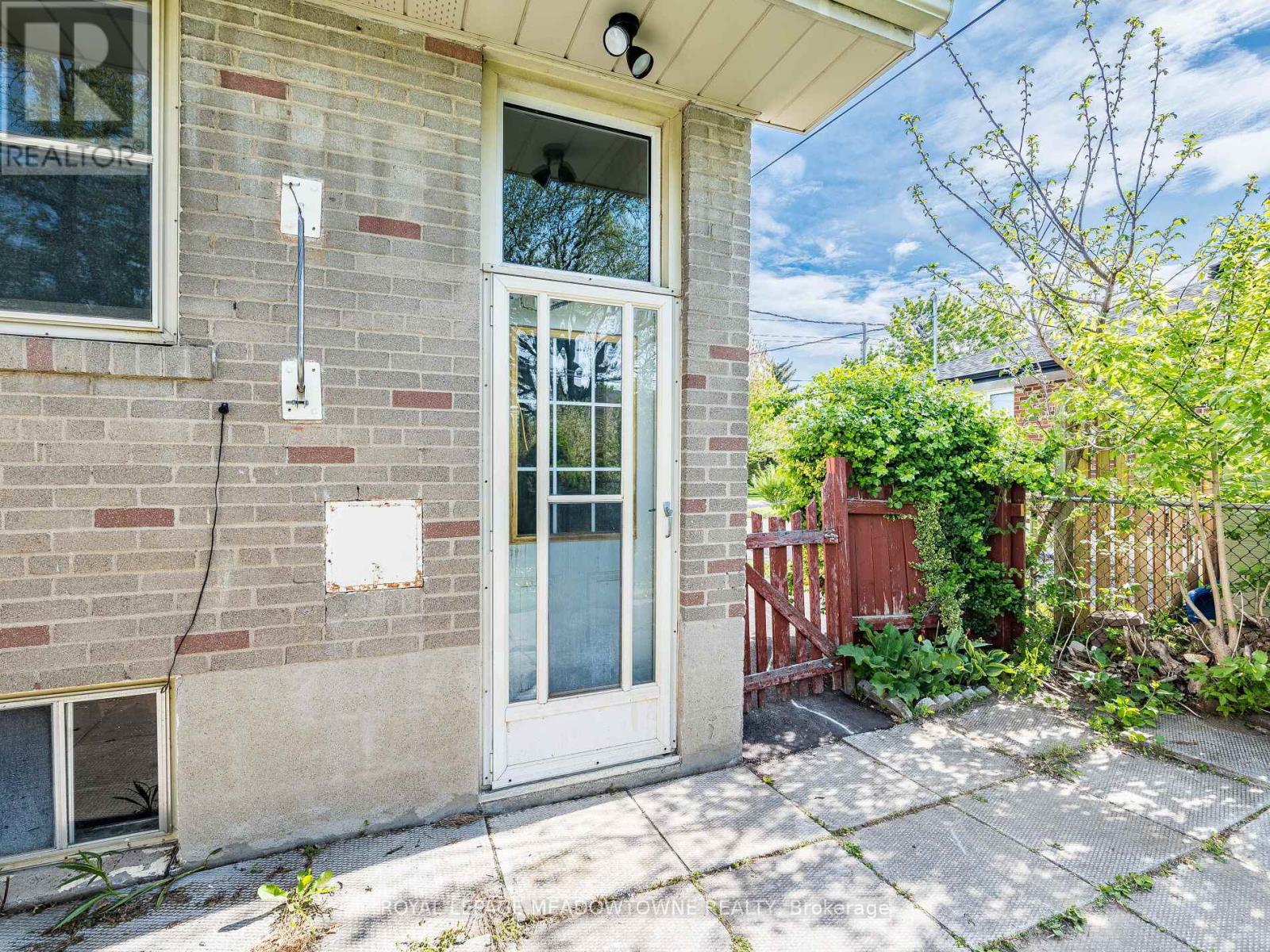 102 Prince Charles Drive, Halton Hills, Ontario  L7G 3V6 - Photo 43 - W12148052
