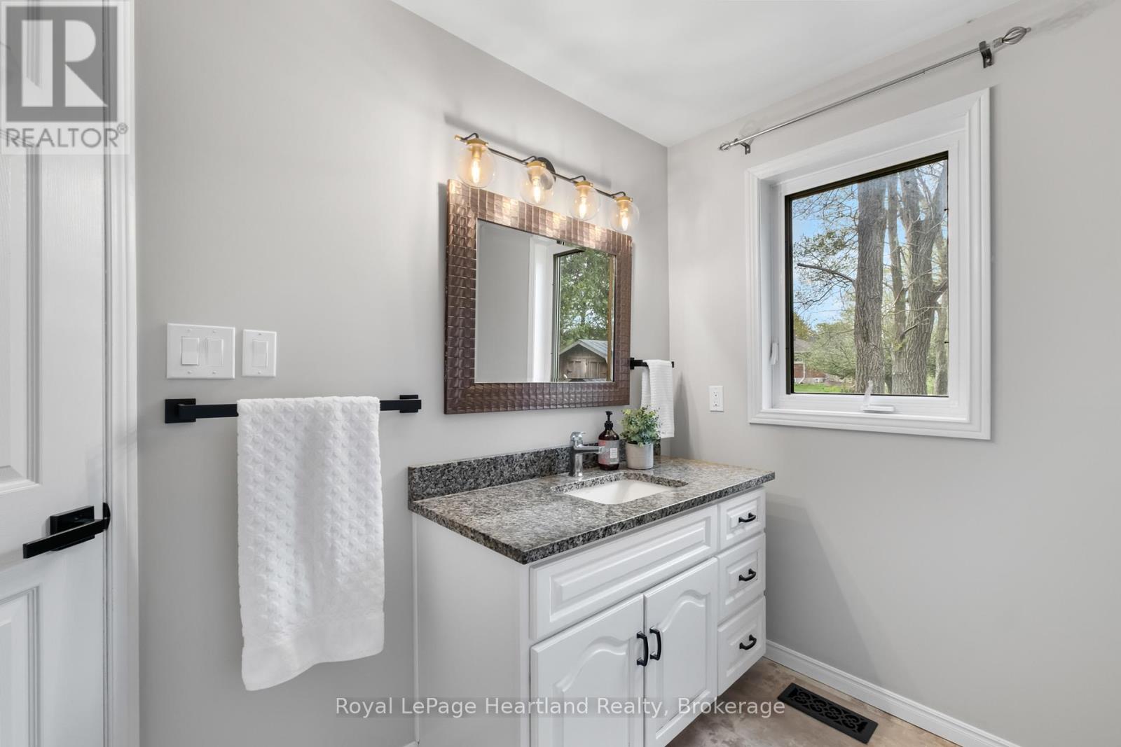 322 Main Street, Central Huron, Ontario  N0M 2H0 - Photo 16 - X12148169