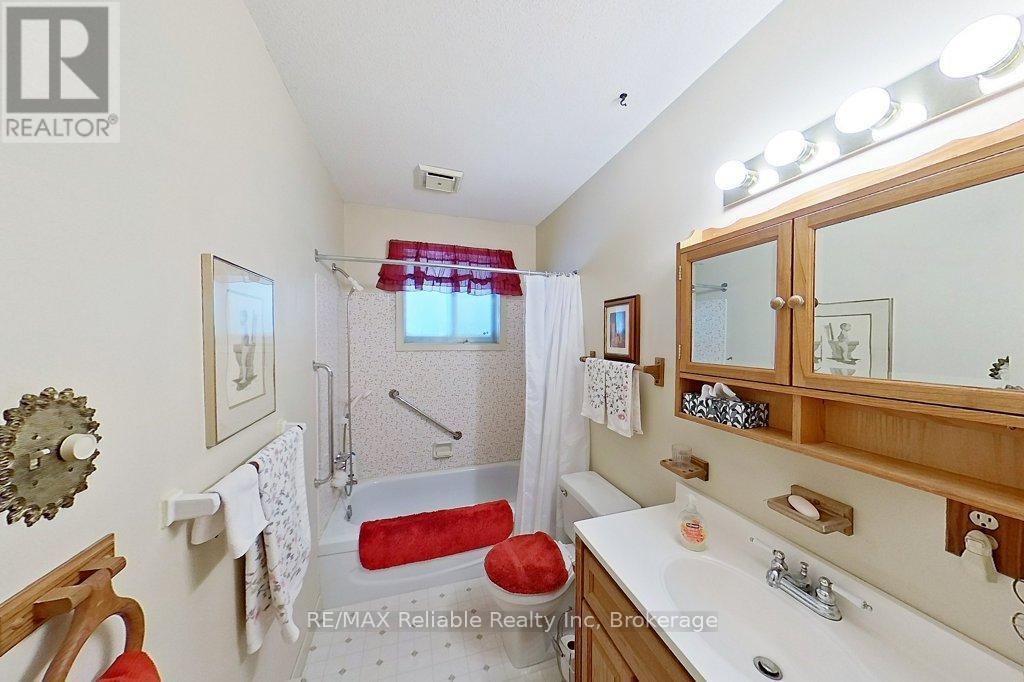 39 Main Street S, Bluewater, Ontario  N0M 1G0 - Photo 17 - X12148185