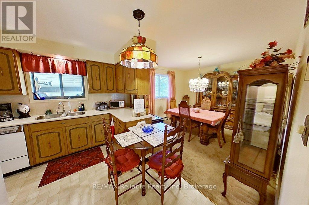 39 Main Street S, Bluewater, Ontario  N0M 1G0 - Photo 5 - X12148185