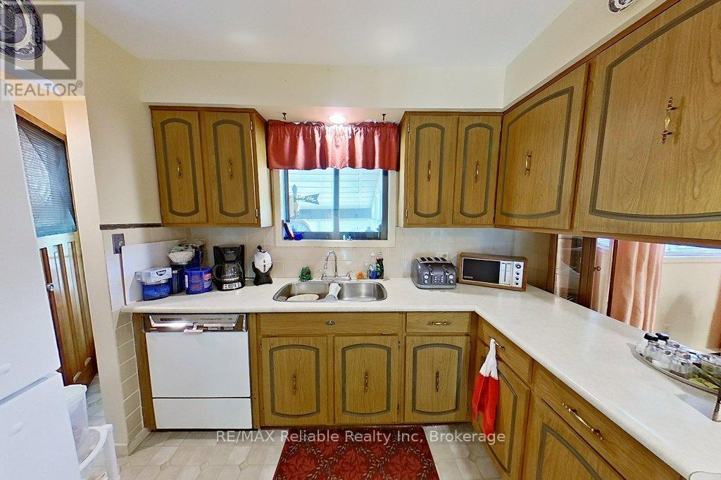 39 Main Street S, Bluewater, Ontario  N0M 1G0 - Photo 6 - X12148185