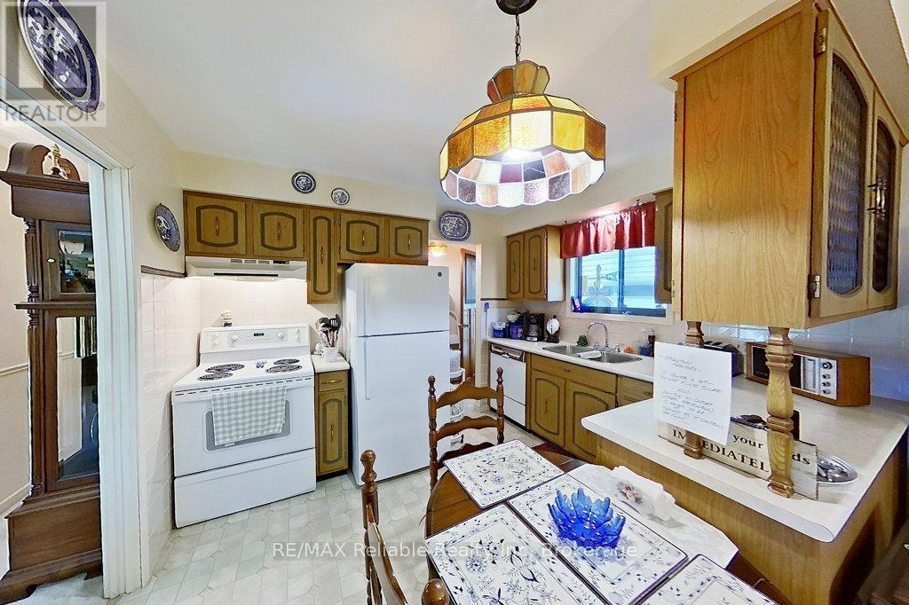 39 Main Street S, Bluewater, Ontario  N0M 1G0 - Photo 7 - X12148185