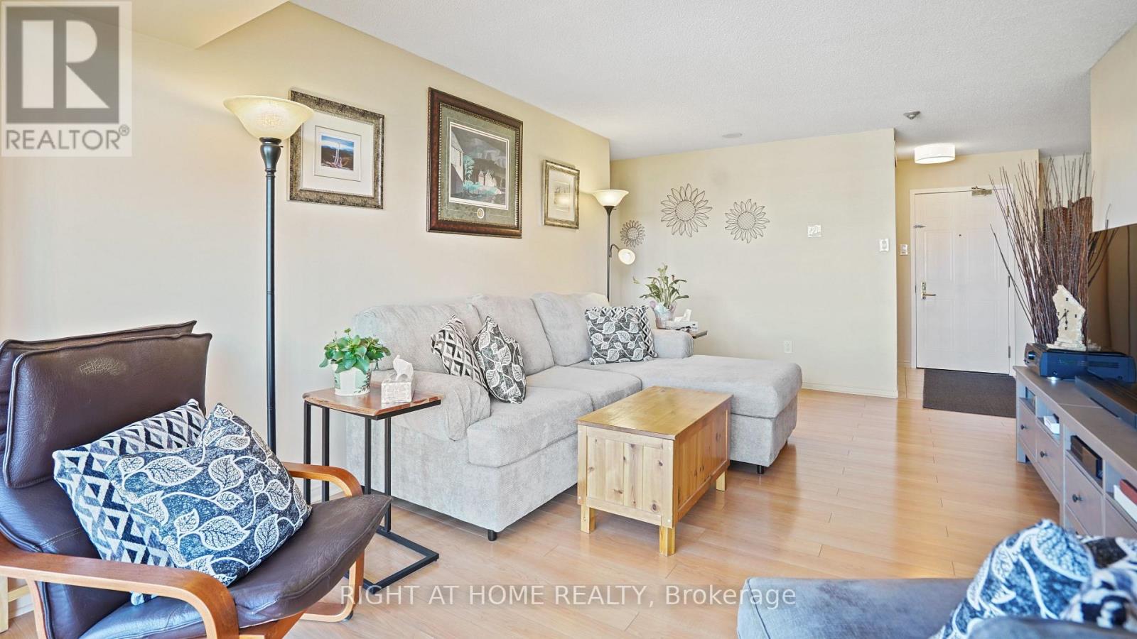 705 - 265 Westcourt Place, Waterloo, Ontario  N2L 6E4 - Photo 7 - X12147997