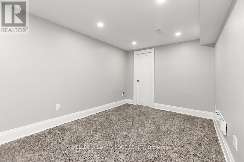 56 Oak Avenue, Hamilton, Ontario  L9H 4Y9 - Photo 30 - X12148116