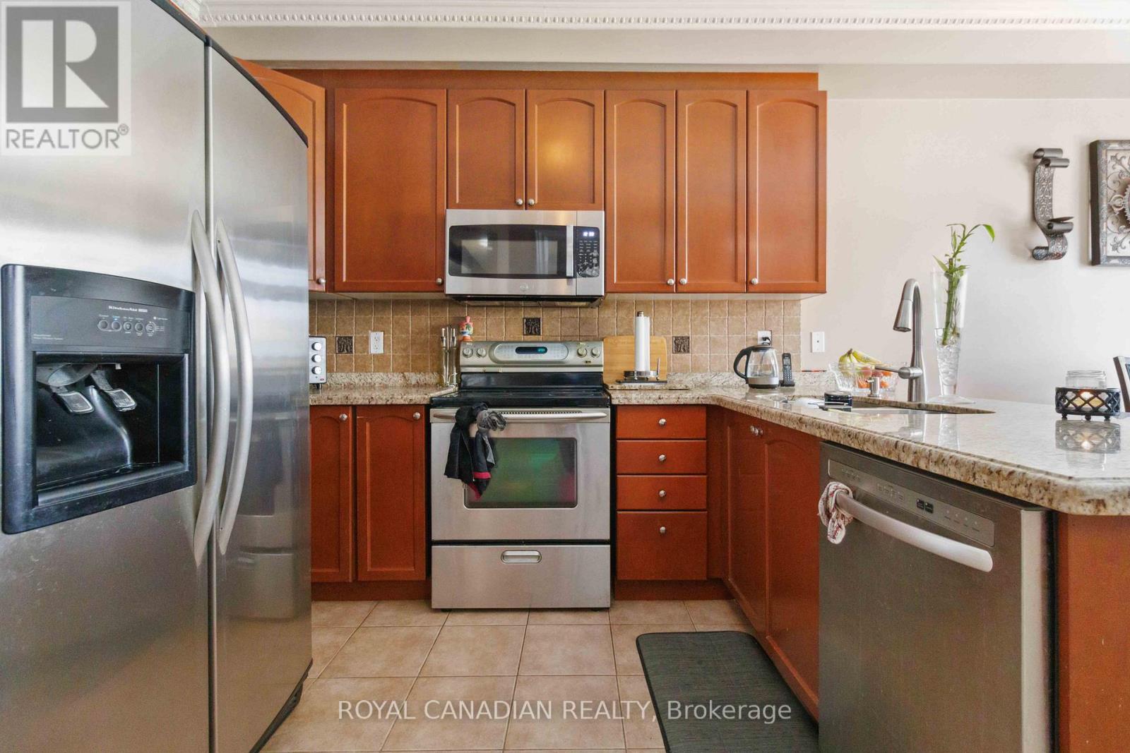 24 Powell Drive, Brampton, Ontario  L6R 0L1 - Photo 14 - W12148059