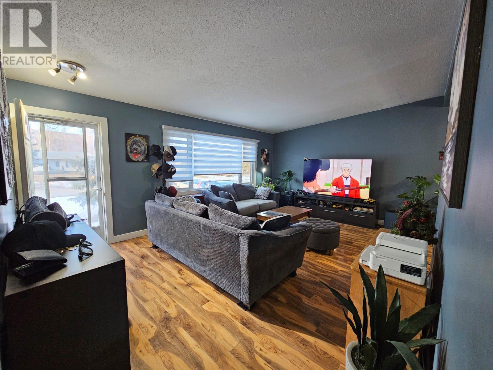 4529 49 Avenue, Chetwynd, BC V0C1J0