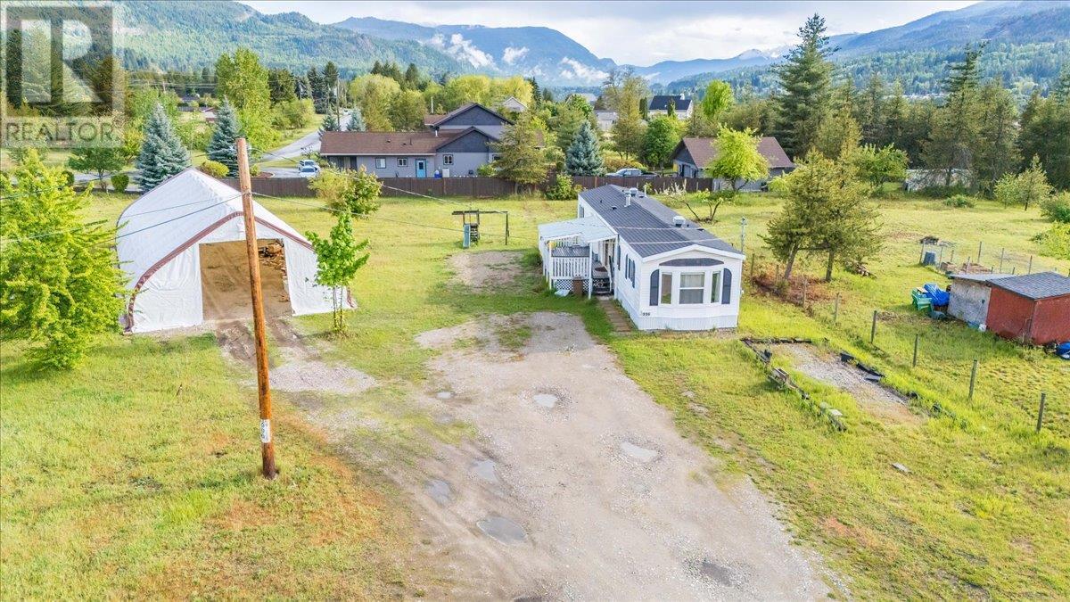 996 Waterloo Road, Ootischenia, British Columbia  V1N 4M3 - Photo 9 - 10337432