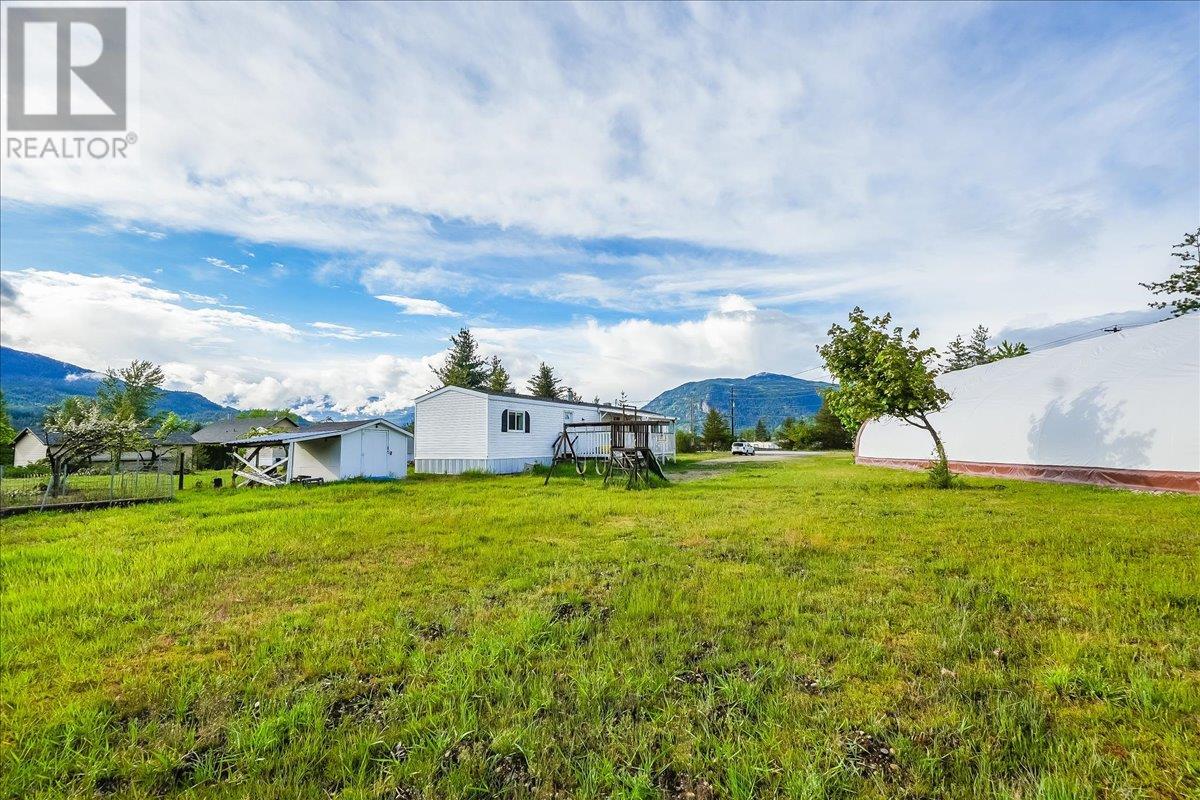 996 Waterloo Road, Ootischenia, British Columbia  V1N 4M3 - Photo 3 - 10337432