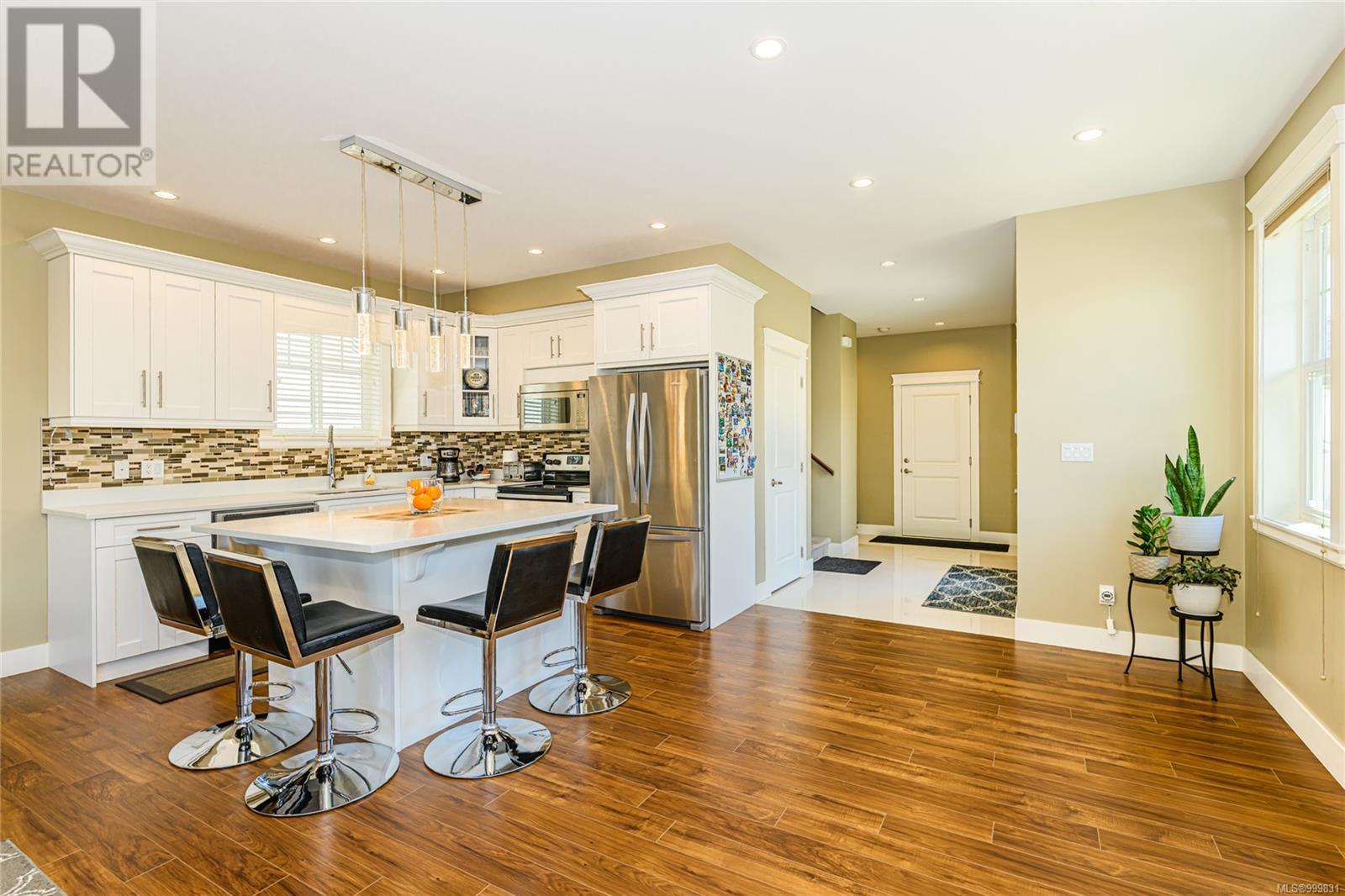 Property at 927 Tayberry Terr image 5