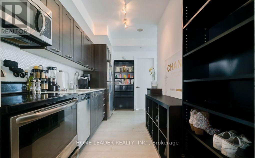 2205 - 20 Bruyeres Mews, Toronto, Ontario  M5V 0G8 - Photo 4 - C12126902