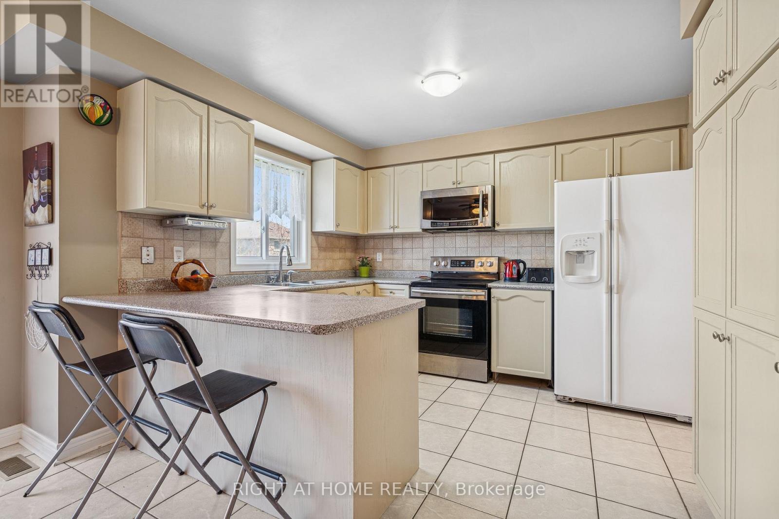 14 Prince Of Wales Drive, Barrie, Ontario  L4N 0T5 - Photo 15 - S12145949