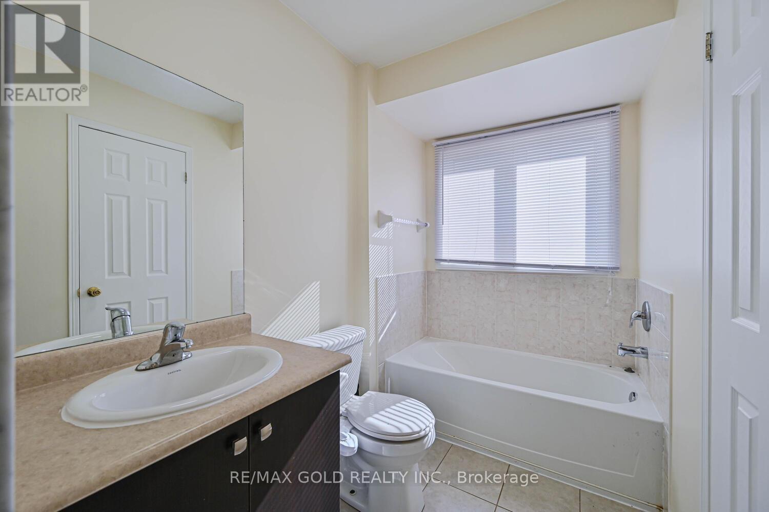 92 Cookview Drive, Brampton, Ontario  L6R 3V1 - Photo 16 - W12140530