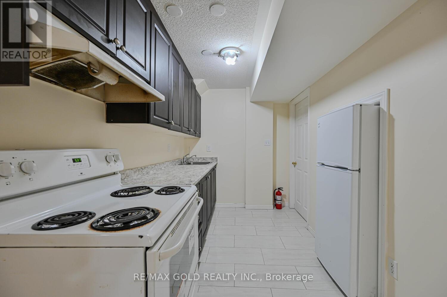 92 Cookview Drive, Brampton, Ontario  L6R 3V1 - Photo 25 - W12140530