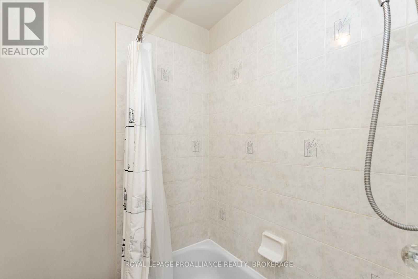 557 Quail Court, Kingston, Ontario  K7M 8Z4 - Photo 31 - X12148316