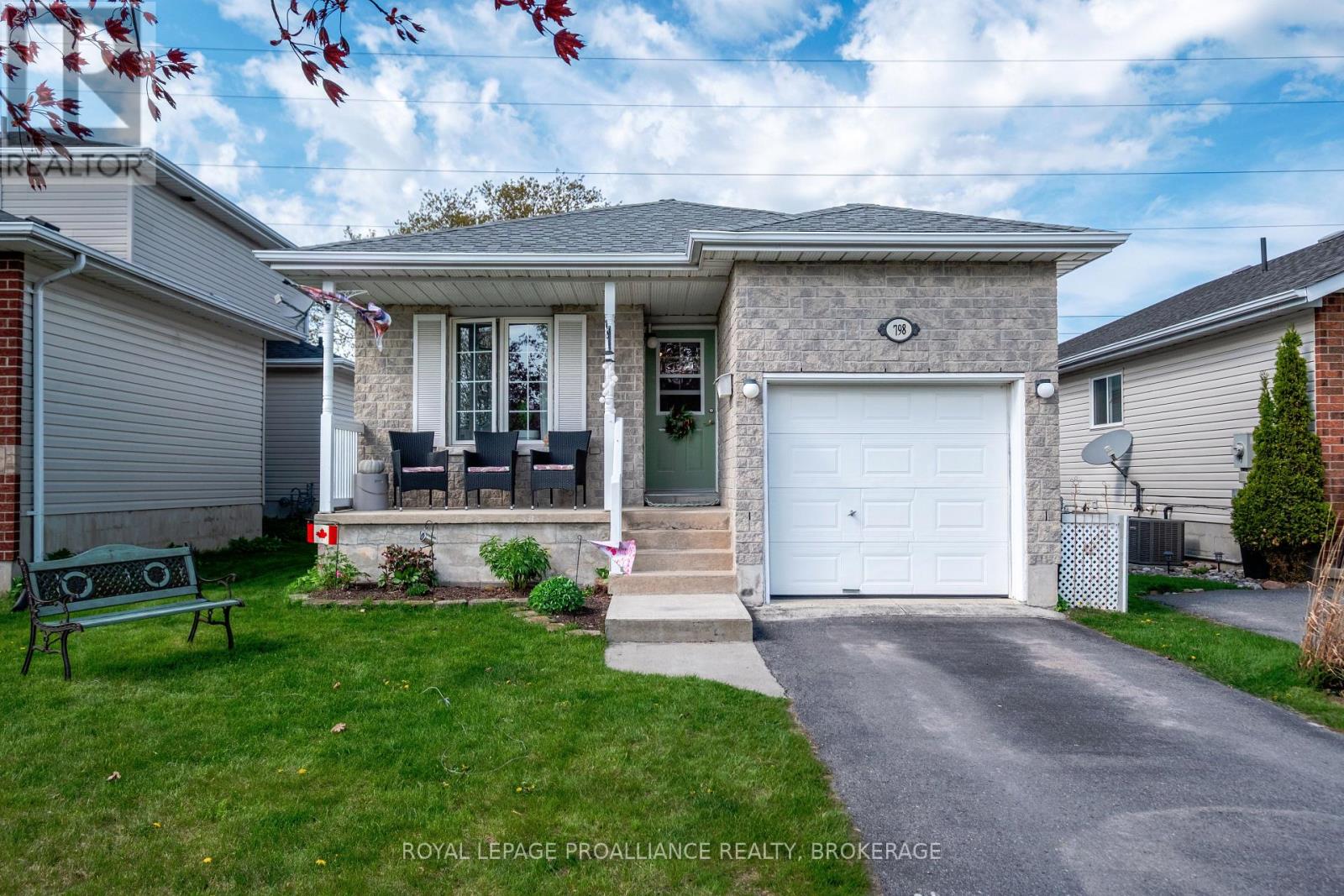 Property at 798 PEACHWOOD STREET image 1