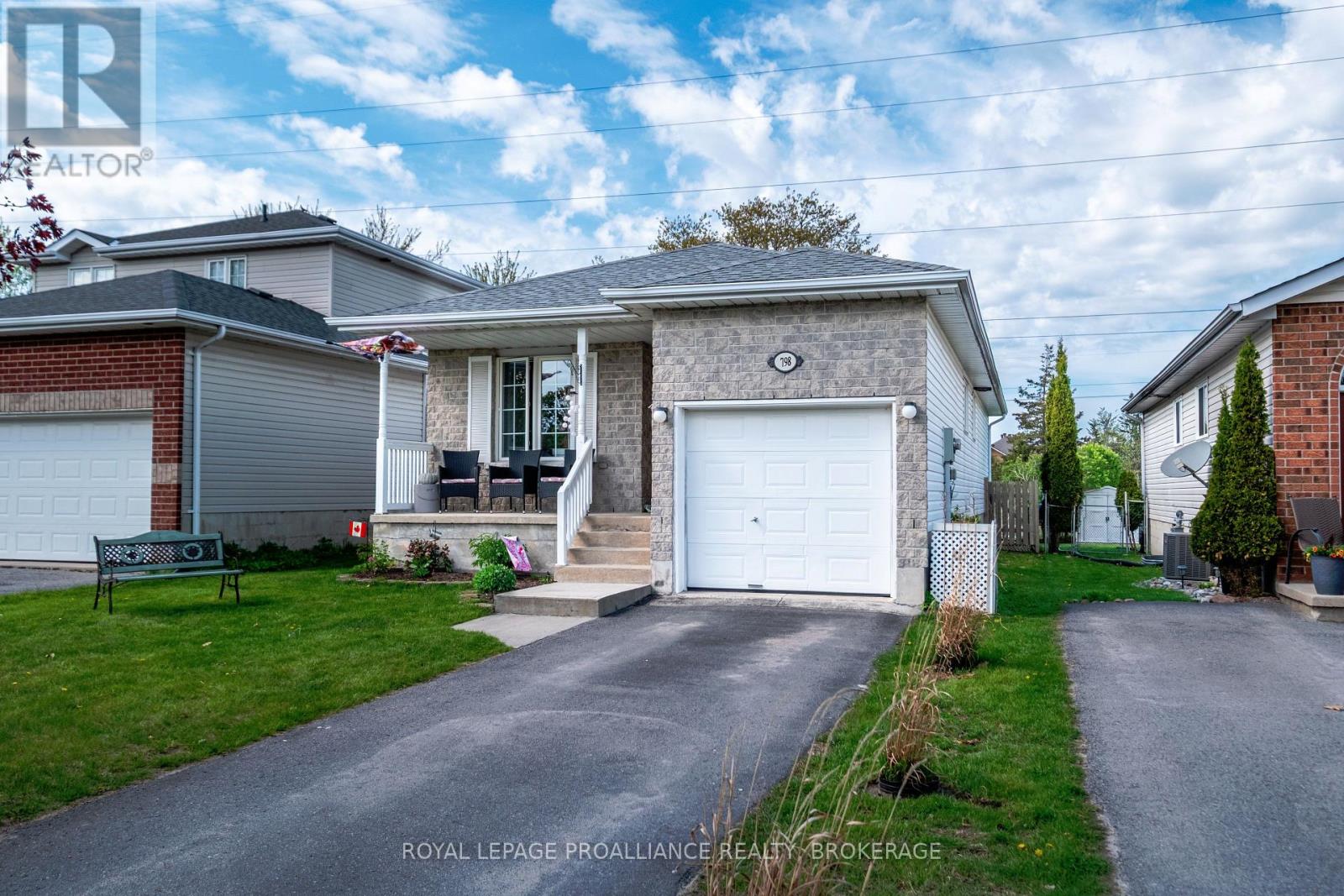 Property at 798 PEACHWOOD STREET image 2