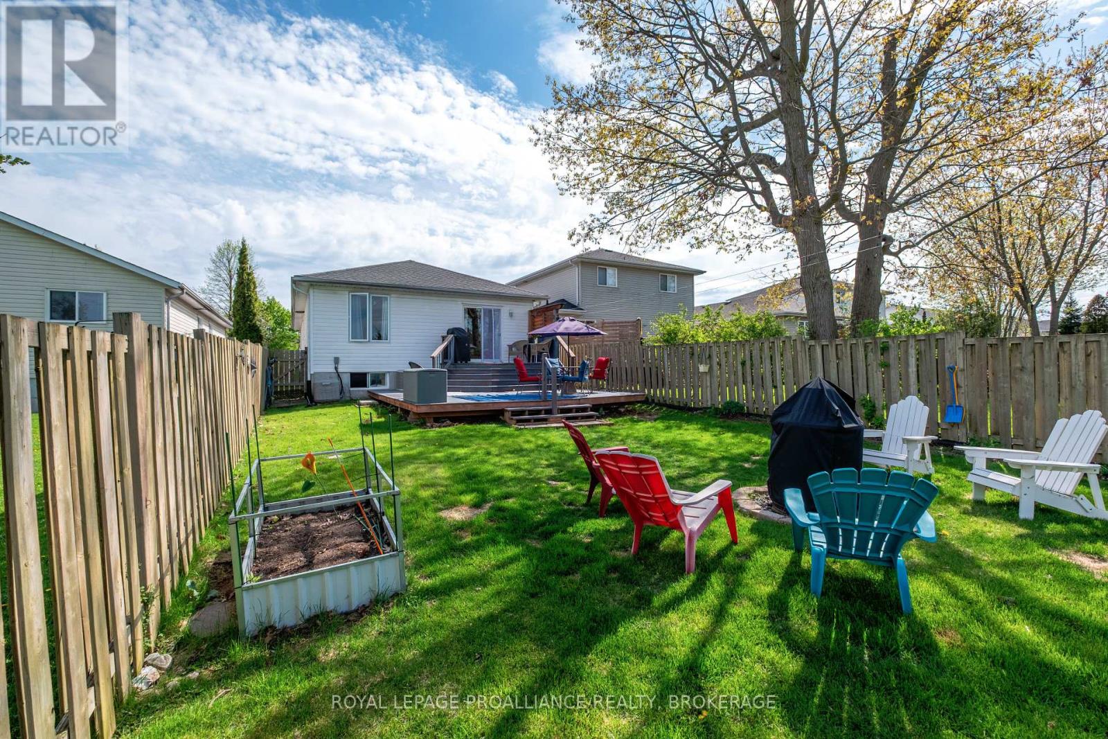 Property at 798 PEACHWOOD STREET image 5