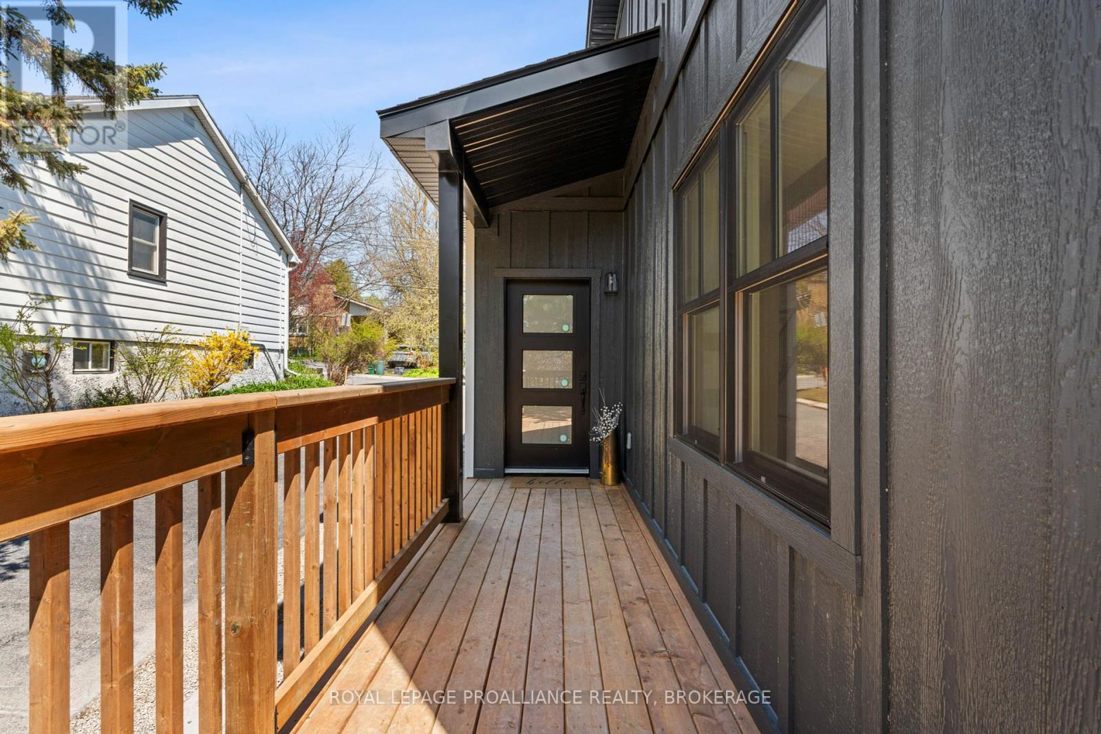 26 Richard Street, Kingston, Ontario  K7M 2J2 - Photo 6 - X12148388
