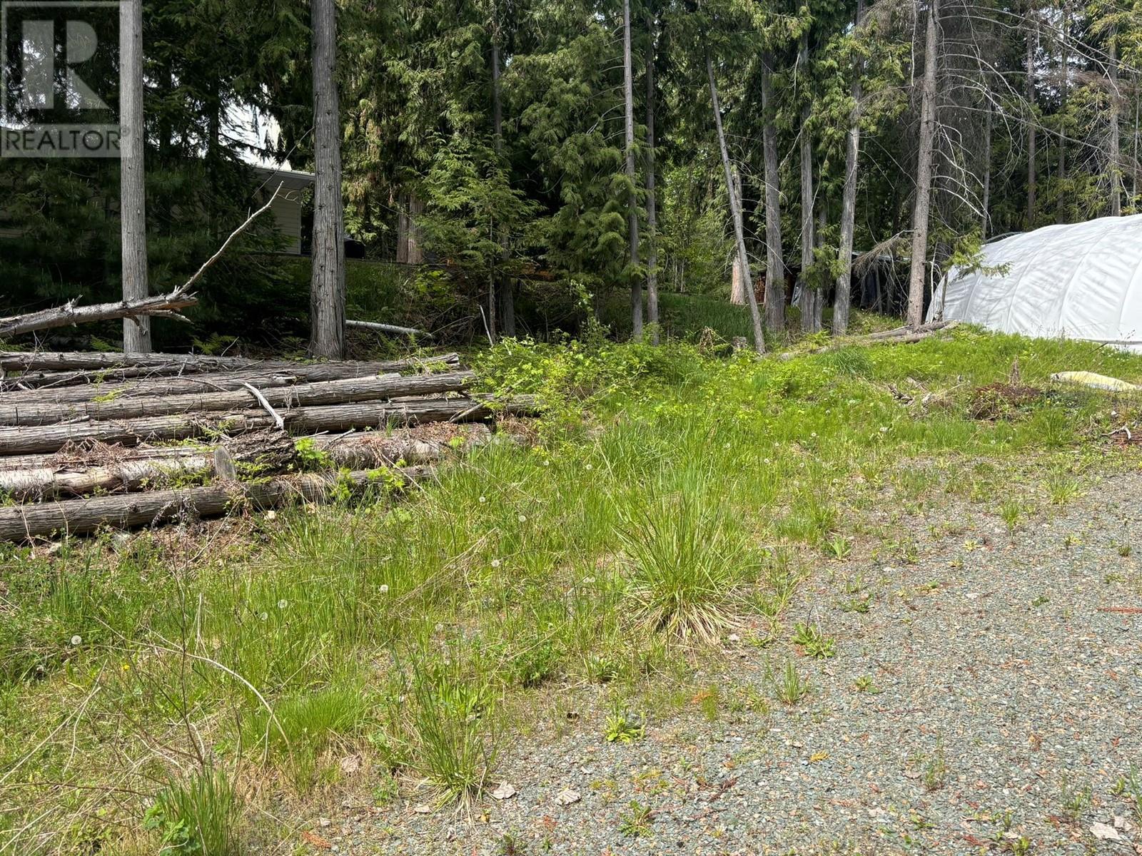 7399 Estate Drive, Anglemont, British Columbia  V0E 1M8 - Photo 4 - 10347785
