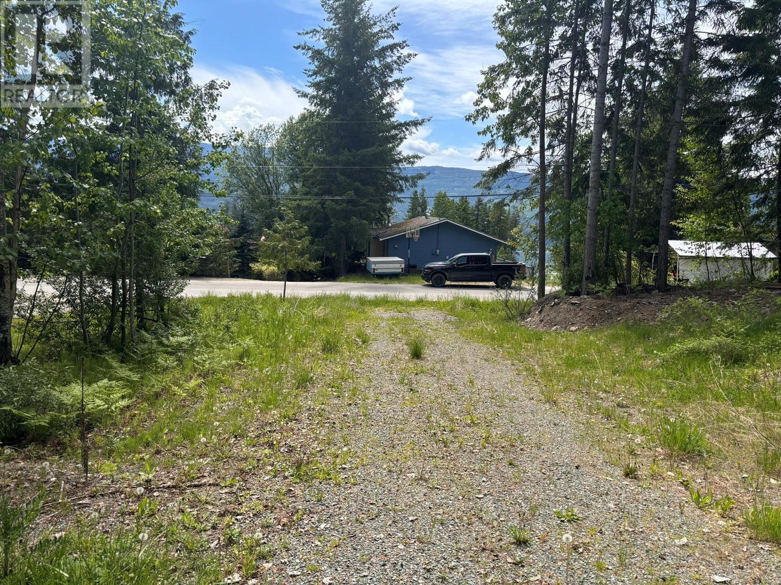 7399 Estate Drive, Anglemont, British Columbia  V0E 1M8 - Photo 6 - 10347785