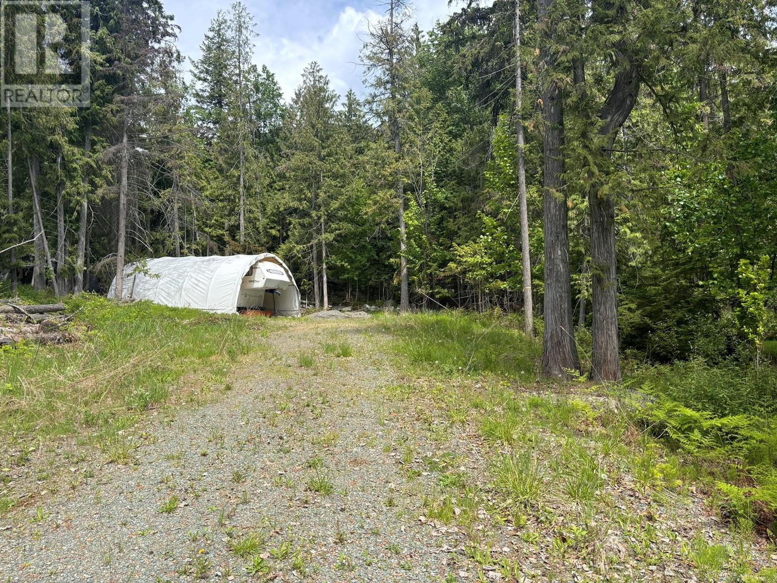 7399 Estate Drive, Anglemont, British Columbia  V0E 1M8 - Photo 3 - 10347785