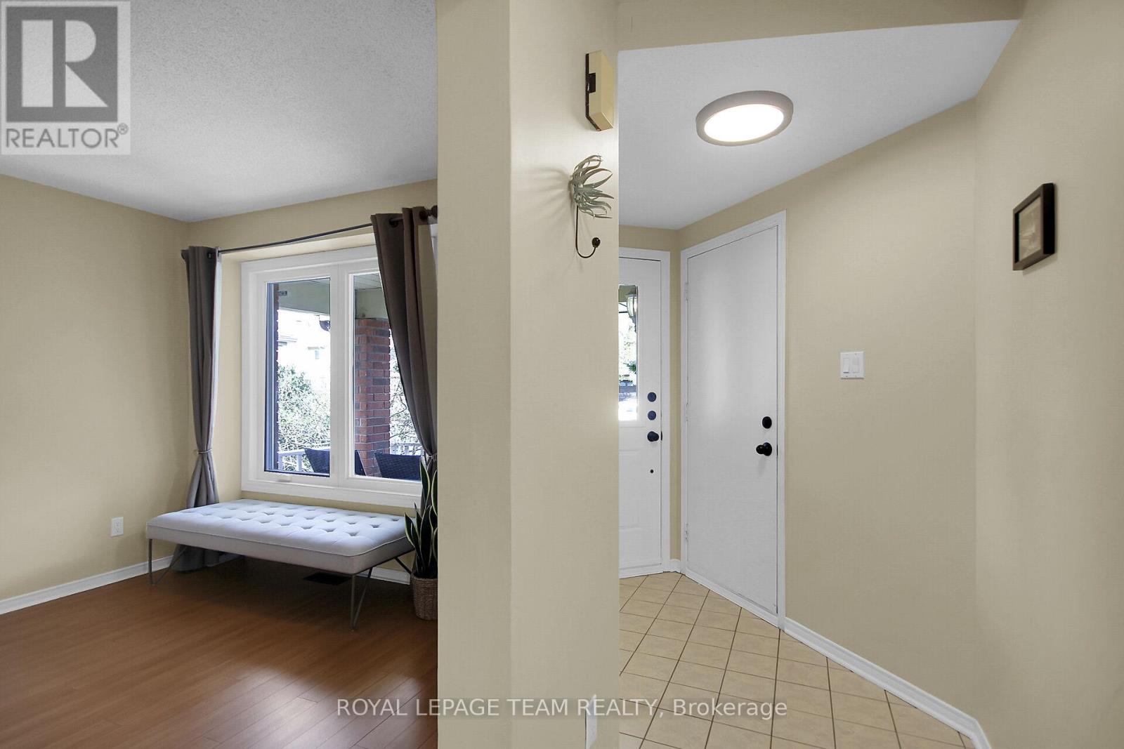 102 Longshire Circle, Ottawa, Ontario  K2J 4K8 - Photo 11 - X12148310