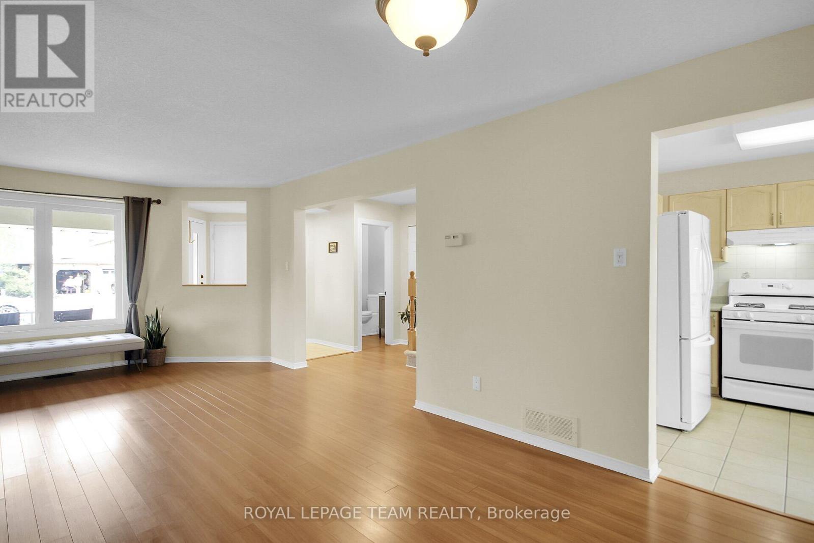 102 Longshire Circle, Ottawa, Ontario  K2J 4K8 - Photo 12 - X12148310