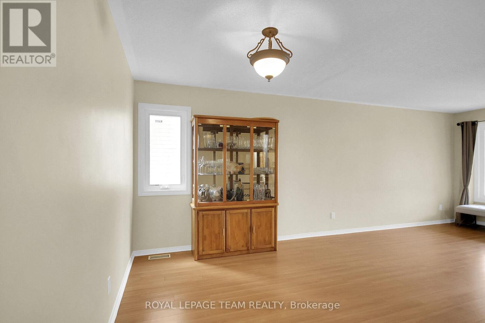 102 Longshire Circle, Ottawa, Ontario  K2J 4K8 - Photo 14 - X12148310
