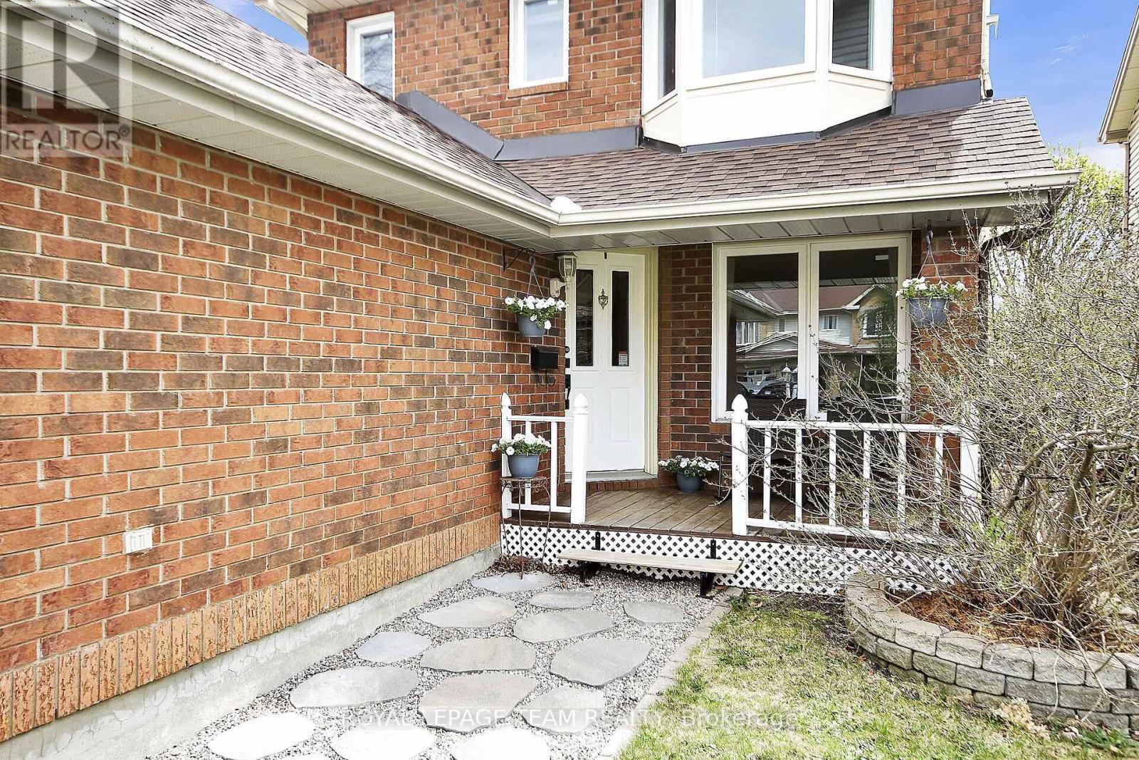102 Longshire Circle, Ottawa, Ontario  K2J 4K8 - Photo 2 - X12148310