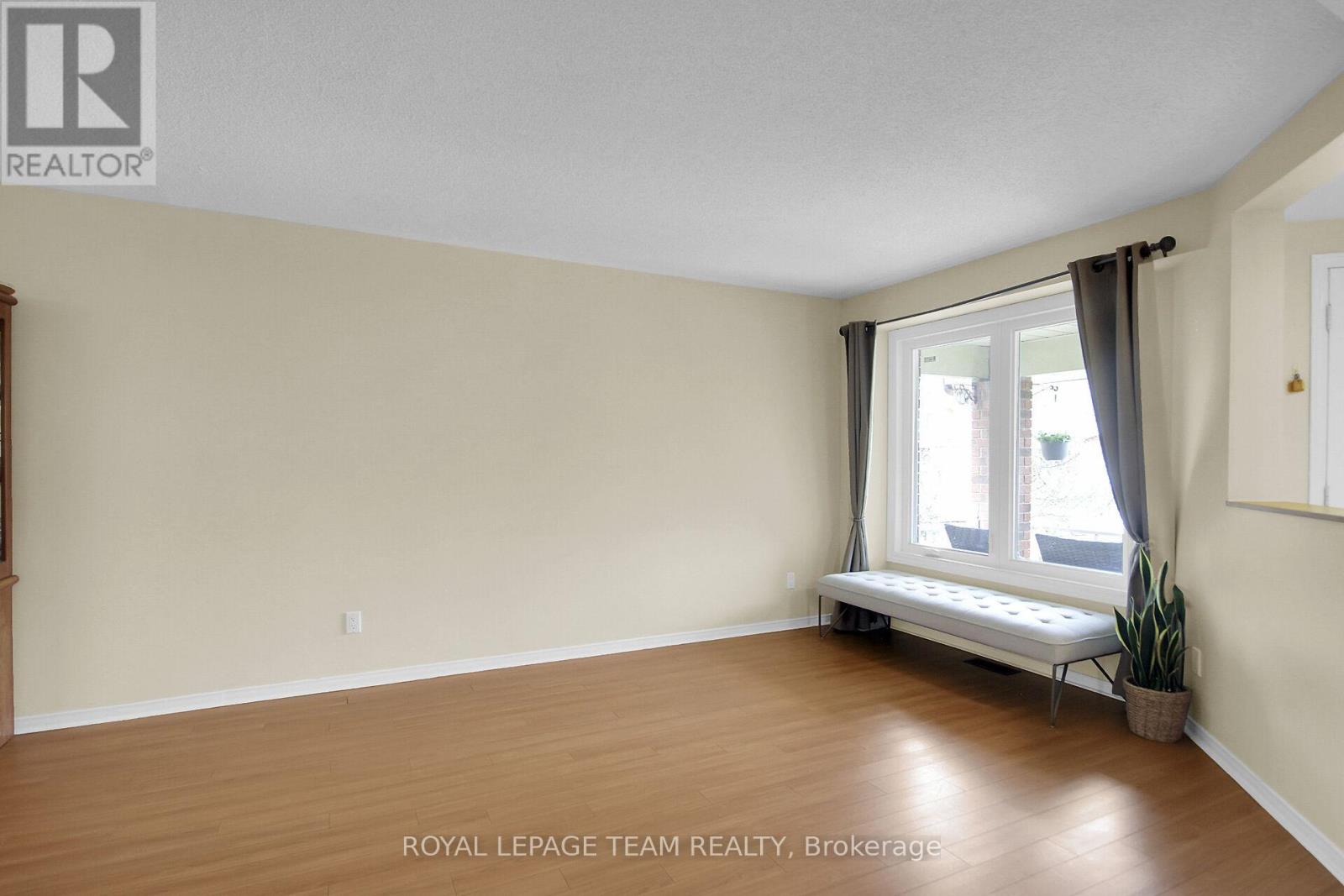 102 Longshire Circle, Ottawa, Ontario  K2J 4K8 - Photo 25 - X12148310