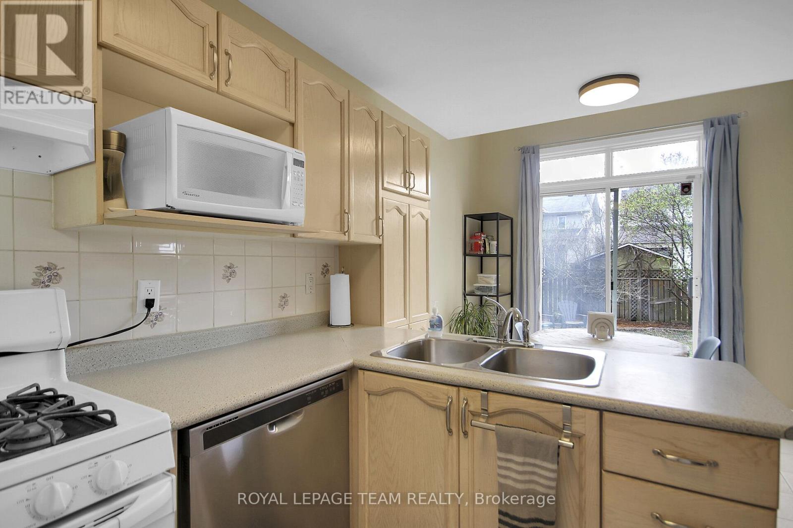 102 Longshire Circle, Ottawa, Ontario  K2J 4K8 - Photo 7 - X12148310