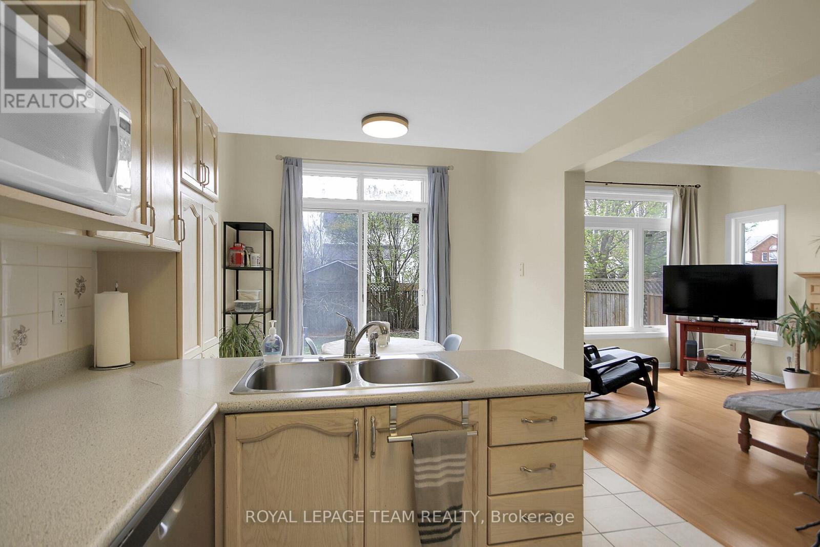 102 Longshire Circle, Ottawa, Ontario  K2J 4K8 - Photo 8 - X12148310