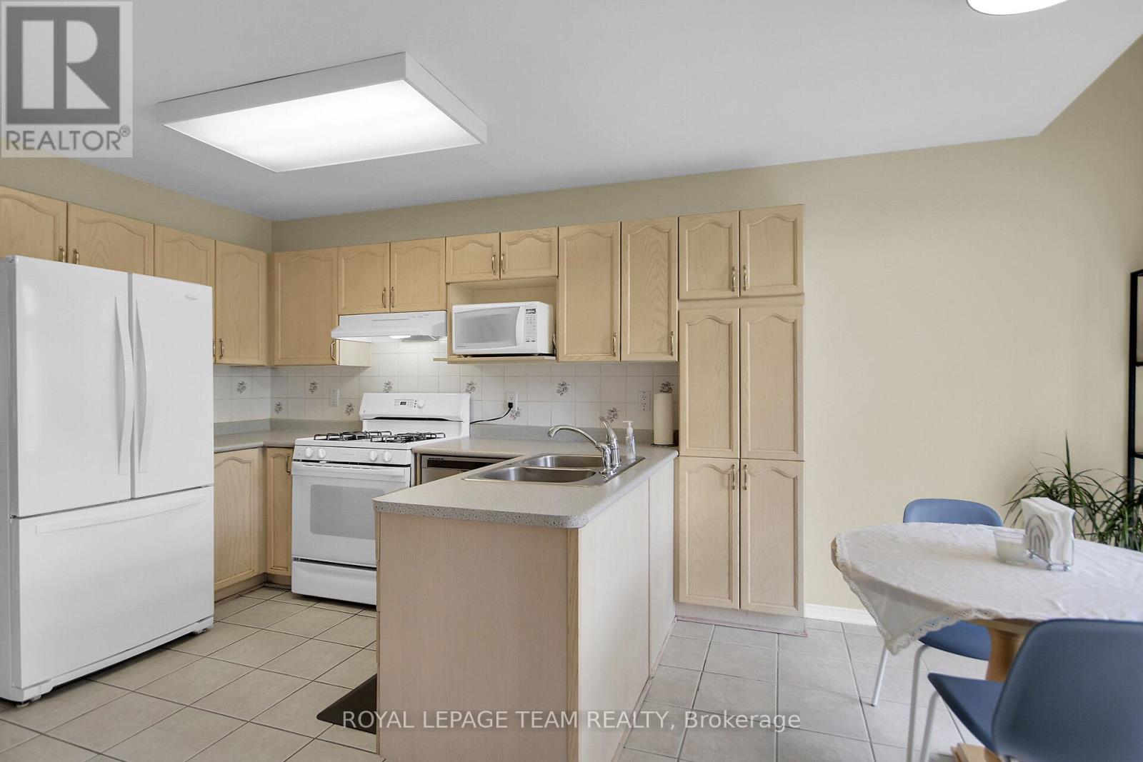 102 Longshire Circle, Ottawa, Ontario  K2J 4K8 - Photo 9 - X12148310