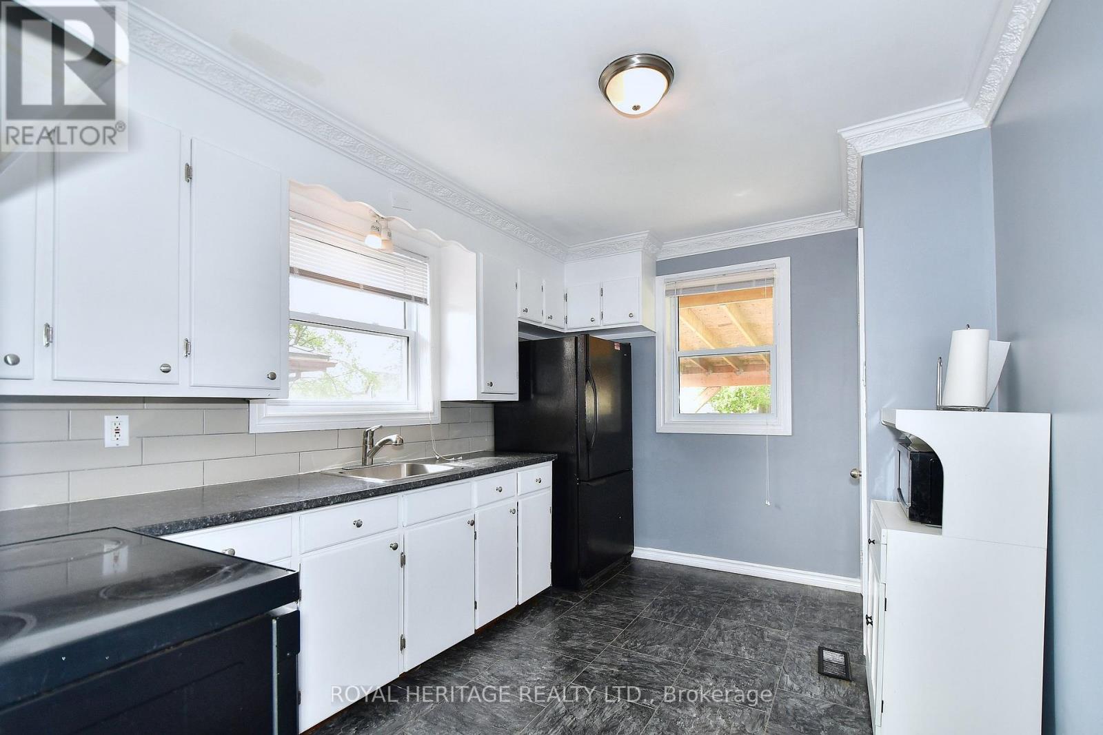 819 Brookdale Crescent, Peterborough North, Ontario  K9H 6A5 - Photo 8 - X12148282