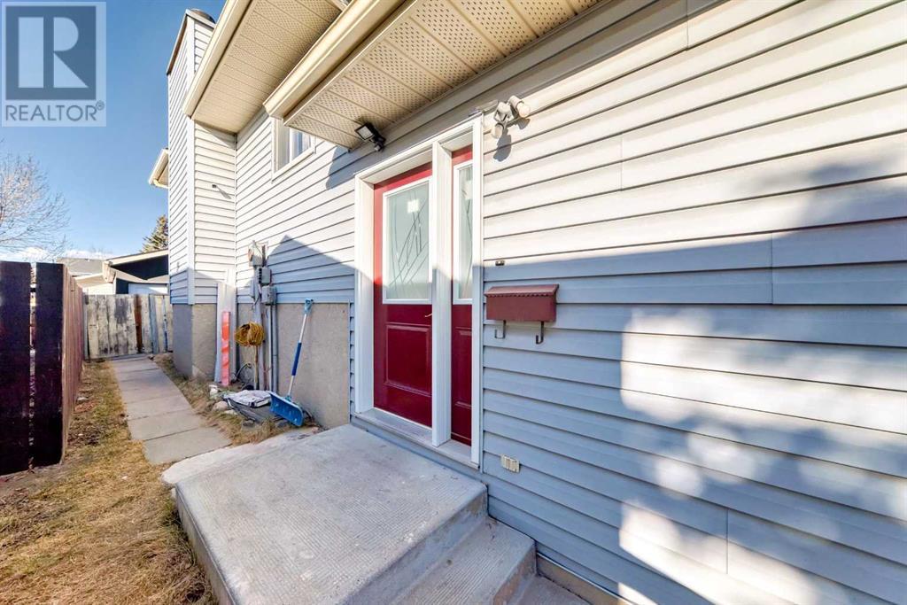 Property at 12 Castlebrook Way NE image 2