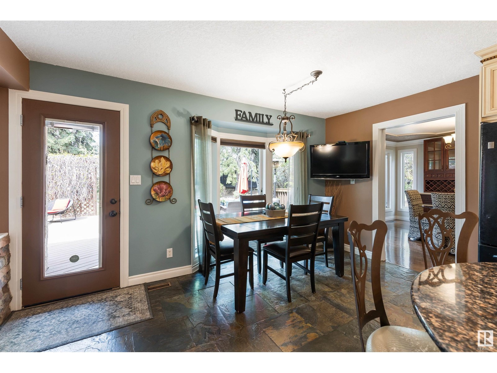 Property at 4 GREEN LEES PL image 4