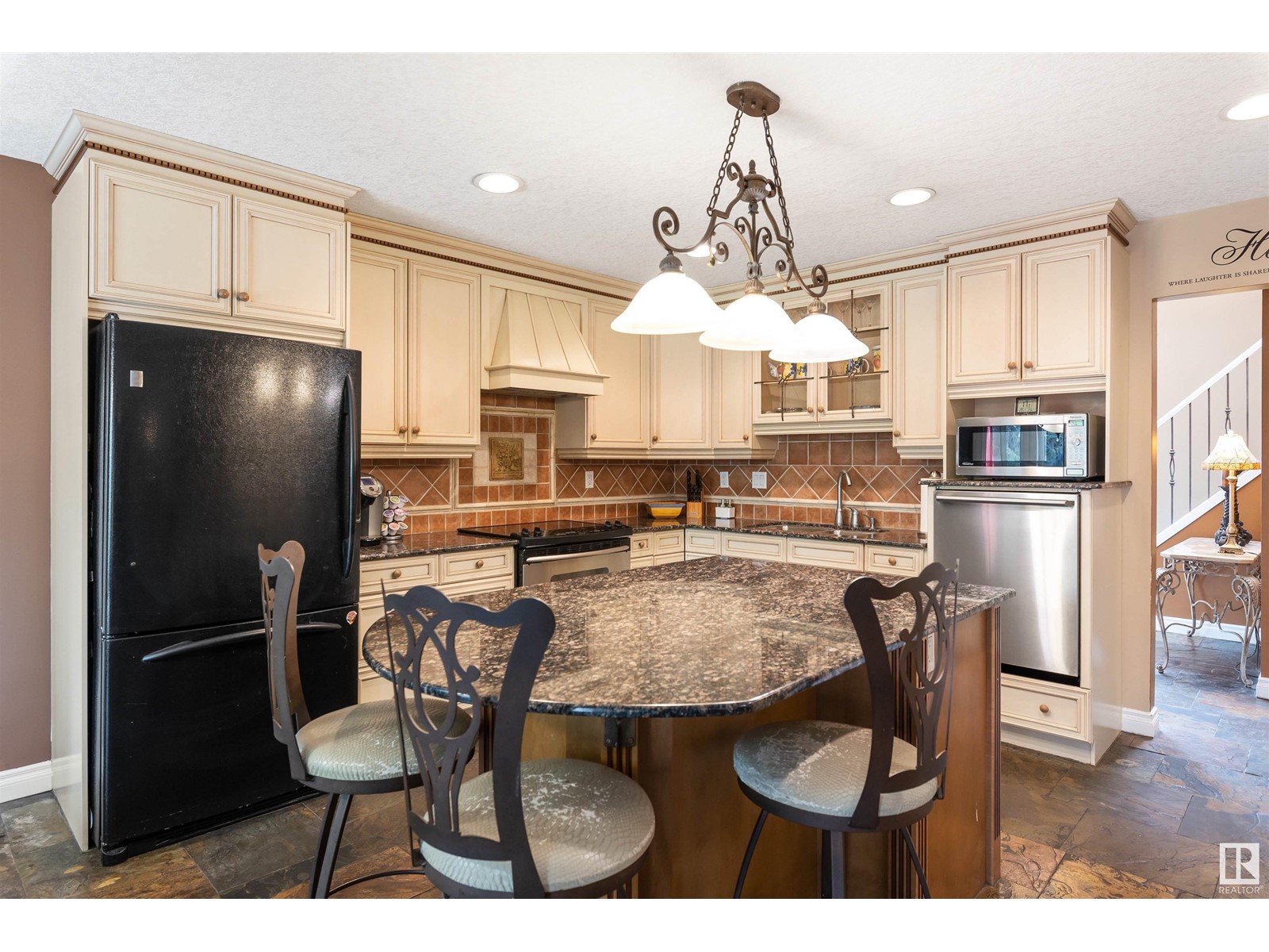 Property at 4 GREEN LEES PL image 1