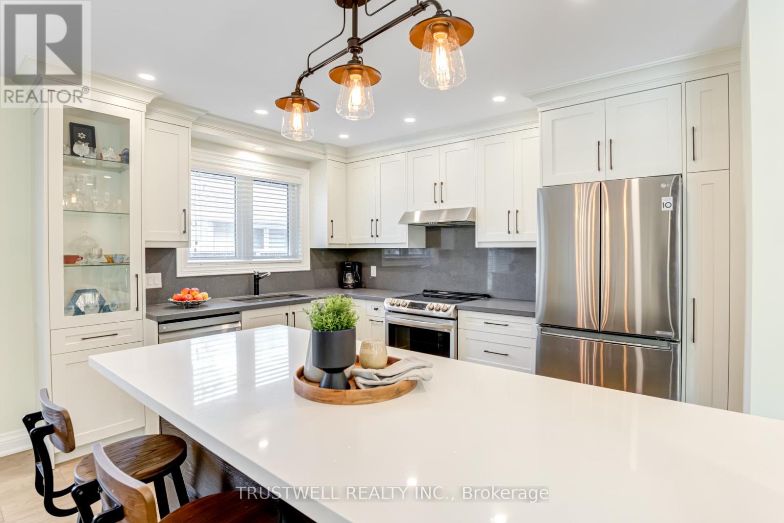 101 Wincott Drive, Toronto, Ontario  M9R 2P5 - Photo 17 - W12147553