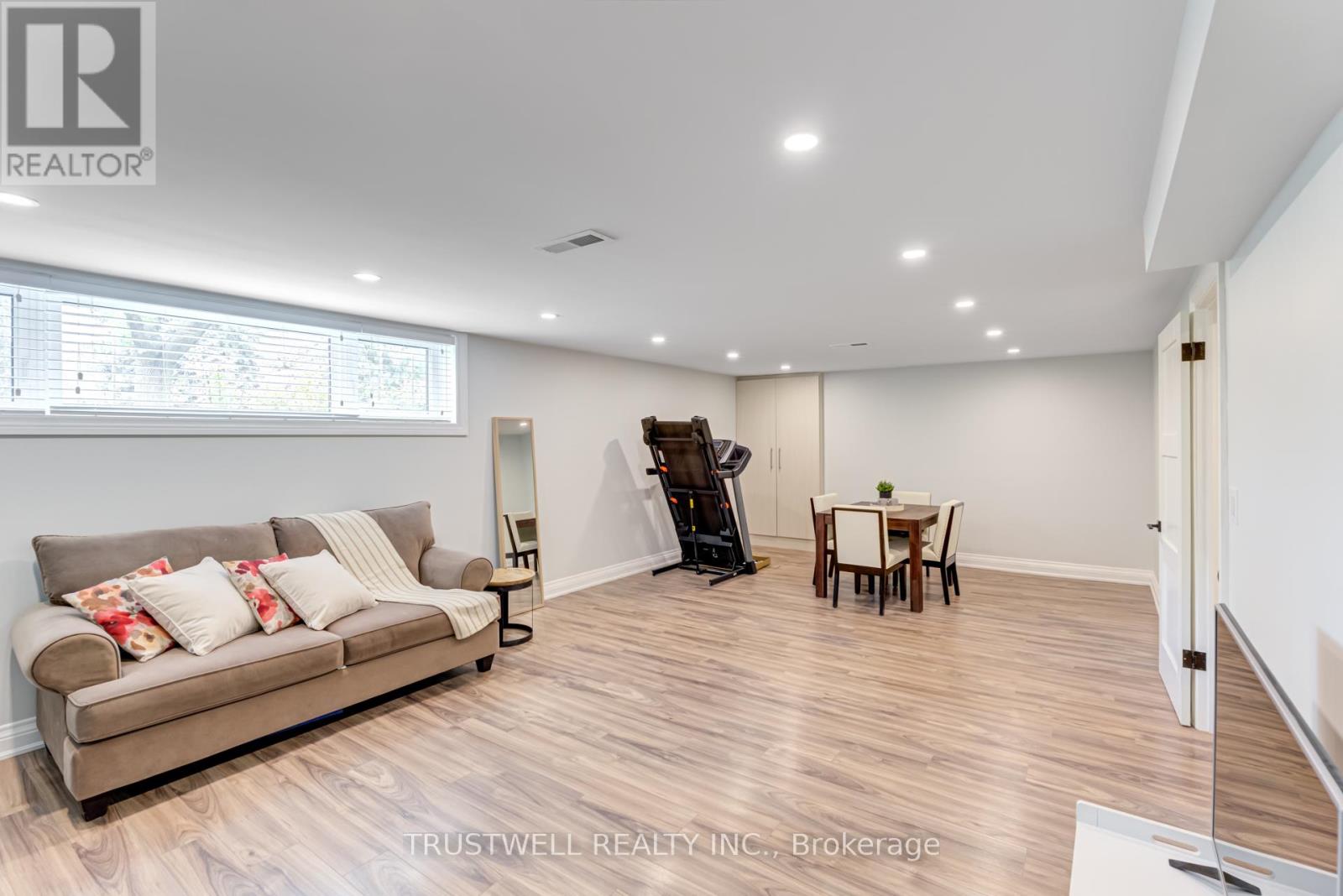 101 Wincott Drive, Toronto, Ontario  M9R 2P5 - Photo 33 - W12147553