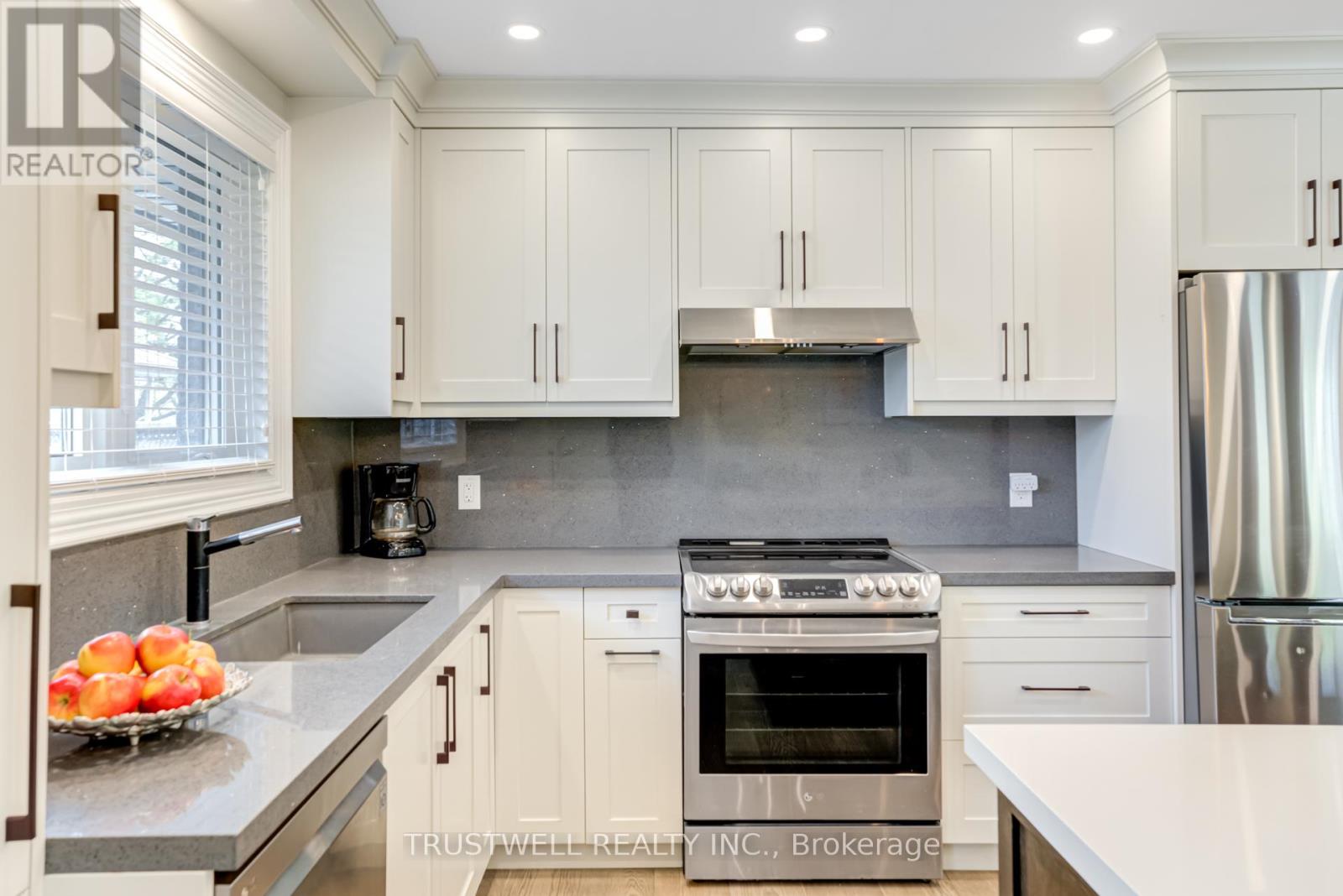 101 Wincott Drive, Toronto, Ontario  M9R 2P5 - Photo 18 - W12147553