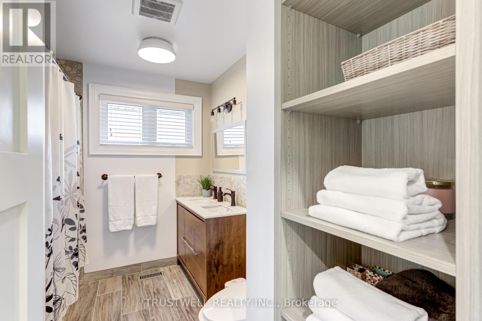 101 Wincott Drive, Toronto, Ontario  M9R 2P5 - Photo 30 - W12147553