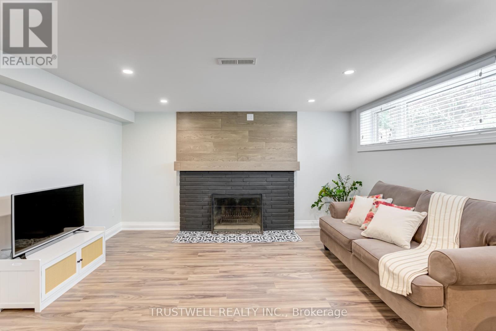 101 Wincott Drive, Toronto, Ontario  M9R 2P5 - Photo 31 - W12147553