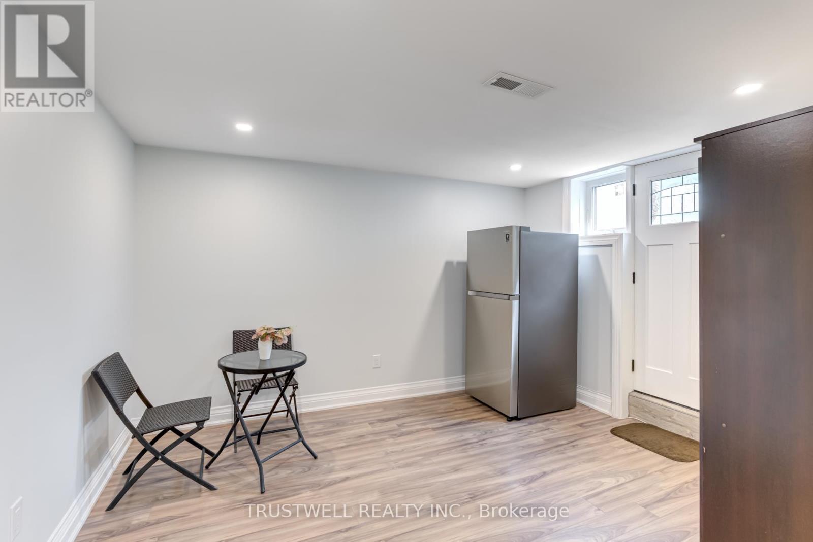 101 Wincott Drive, Toronto, Ontario  M9R 2P5 - Photo 38 - W12147553