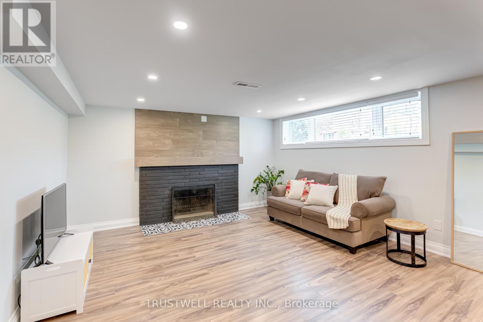 101 Wincott Drive, Toronto, Ontario  M9R 2P5 - Photo 32 - W12147553